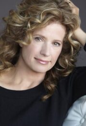 Nancy Travis