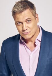 Holt McCallany