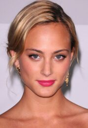 Nora Arnezeder