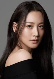 Claudia Kim